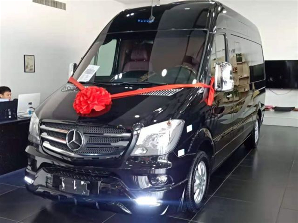 奔驰斯宾特商务房车销售电话：13389982878刘经理