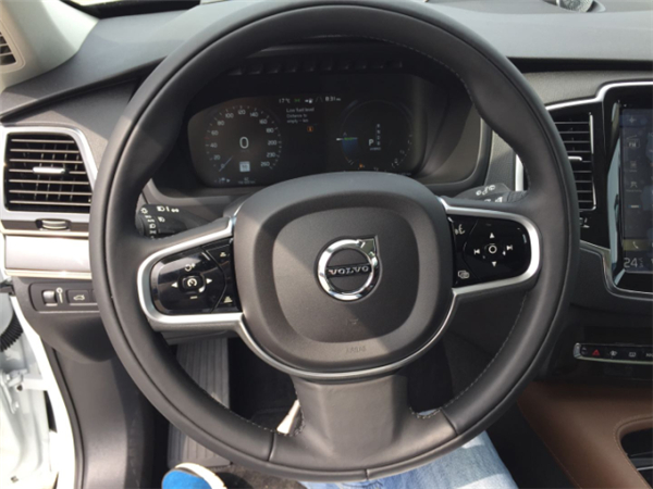 沃尔沃XC90销售电话：13389982878刘经理