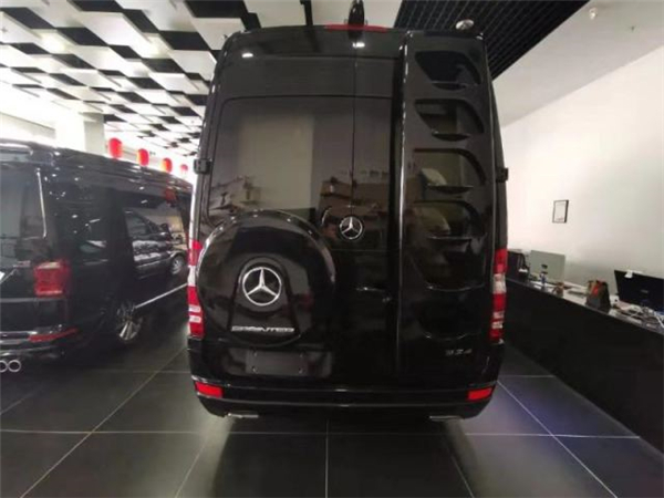 奔驰斯宾特商务房车销售电话：13389982878刘经理