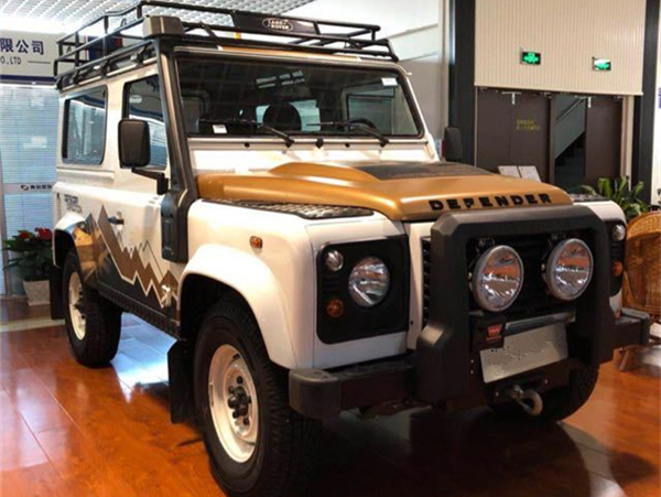 路虎卫士 港口专营 7×24H销售热线：133-8998-2878刘经理（同微信）