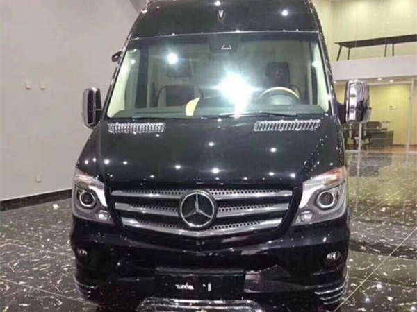 宾利斯宾特房车销售电话：13389982878刘经理