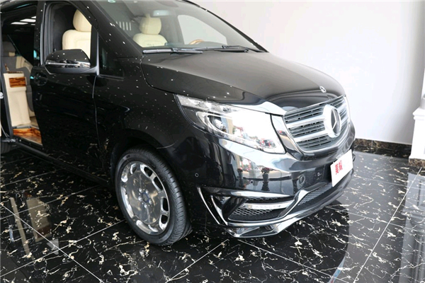 奔驰V250销售电话：13389982878刘经理