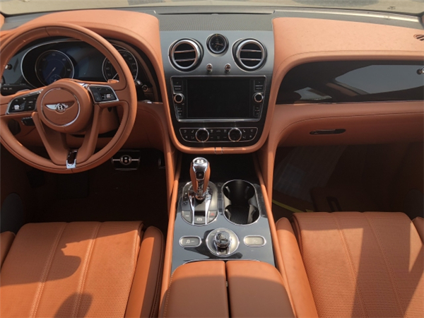 宾利添越柴油版销售电话：13389982878刘经理