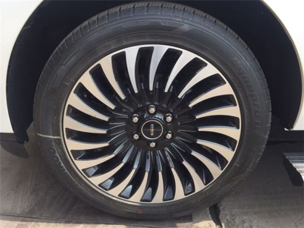 林肯领航员销售电话：13389982878刘经理