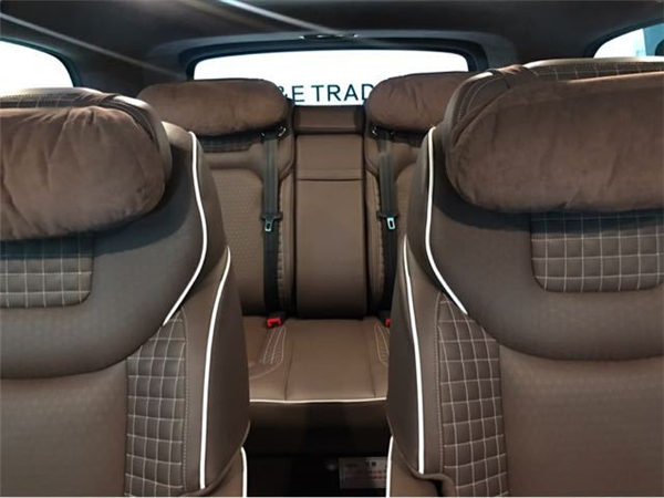 奔驰V250销售电话：13389982878刘经理