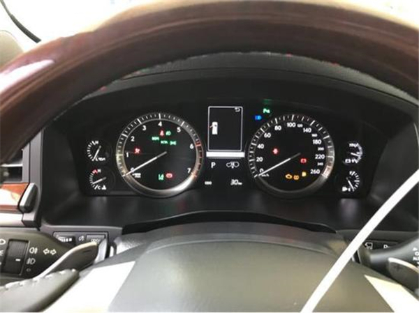 雷克萨斯LX570 7×24H销售热线：133-8998-2878刘经理（同微信）