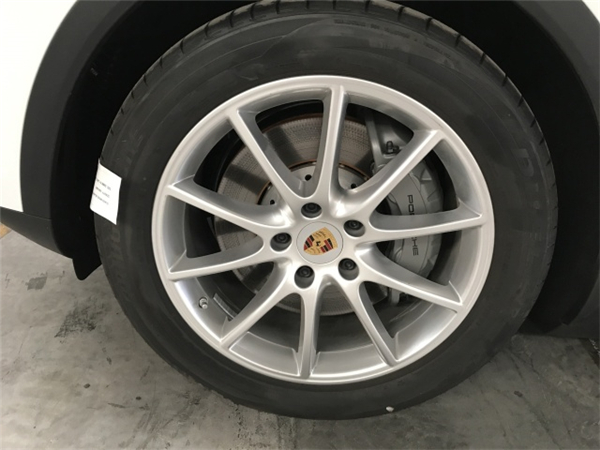 保时捷卡宴销售电话：13389982878刘经理