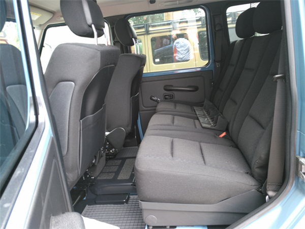 奔驰G350d销售电话：13389982878刘经理