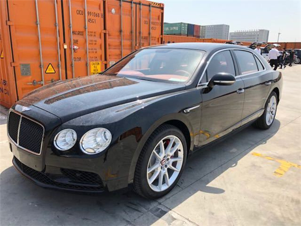 宾利飞驰V8S销售电话：13389982878刘经理