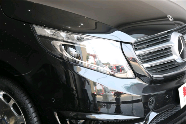 奔驰V250销售电话：13389982878刘经理