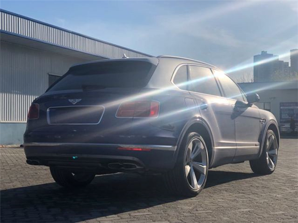 宾利添越销售电话：13389982878刘经理