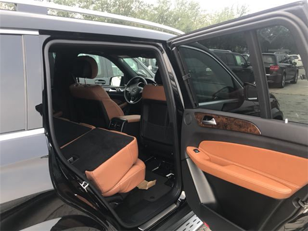 奔驰GLS450销售电话：13389982878刘经理