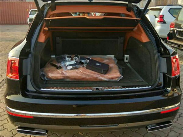 宾利添越销售电话：13389982878刘经理