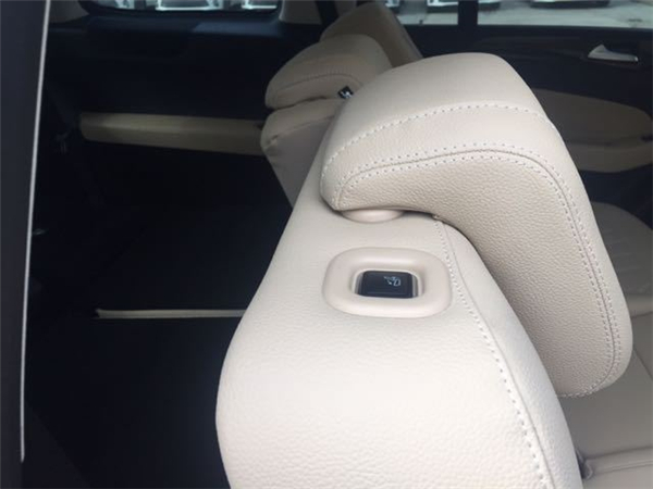 奔驰GLS450销售电话：13389982878刘经理