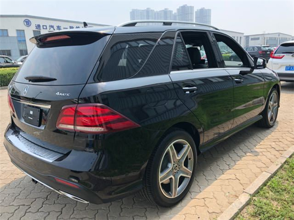 奔驰GLE400销售电话：13389982878刘经理