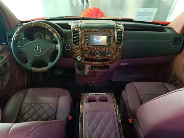 奔驰斯宾特商务房车销售电话：13389982878刘经理