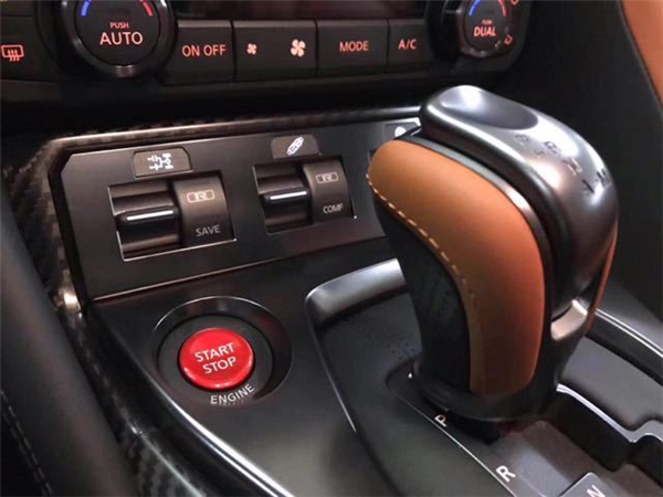 日产GTR销售电话：13389982878刘经理