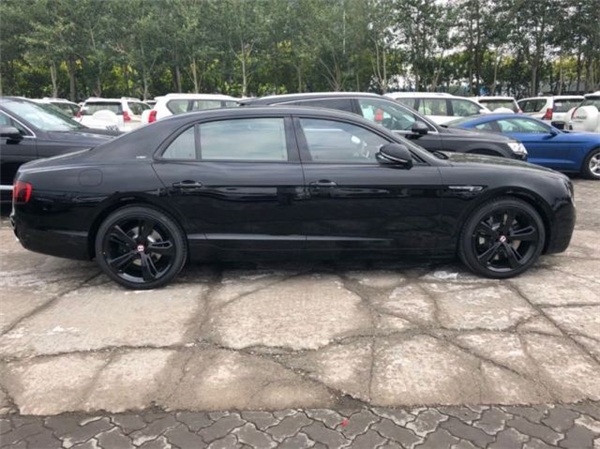 宾利飞驰V8S销售电话：13389982878刘经理