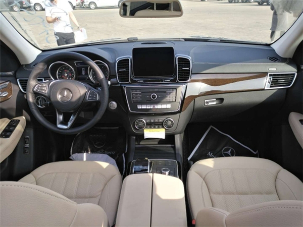 奔驰GLS450销售电话：13389982878刘经理