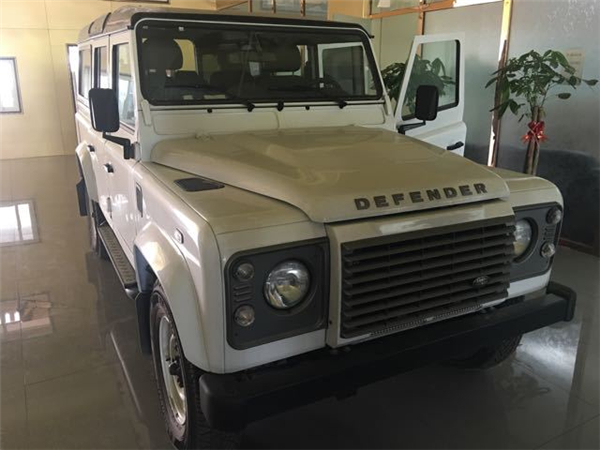 路虎卫士 港口专营 7×24H销售热线：133-8998-2878刘经理（同微信）