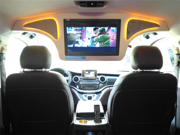 奔驰V250销售电话：13389982878刘经理