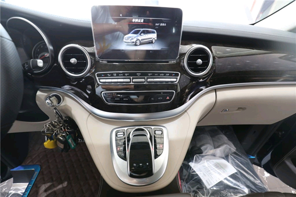 奔驰V250销售电话：13389982878刘经理