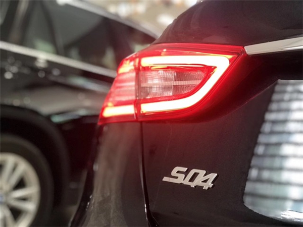 玛莎拉蒂总裁销售电话：13389982878刘经理