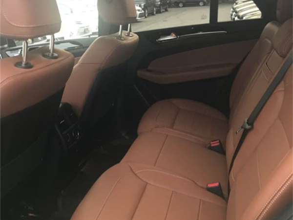 奔驰GLE400销售电话:13389982878刘经理 c11493b929078d43.jpg