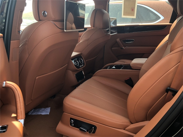 宾利添越柴油版销售电话：13389982878刘经理