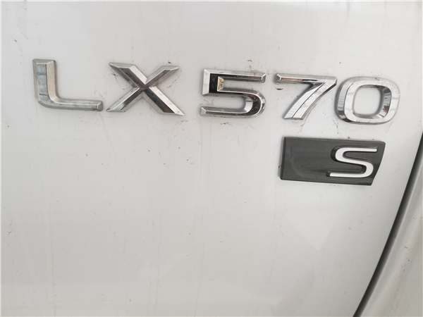 雷克萨斯LX570销售电话：13389982878刘经理