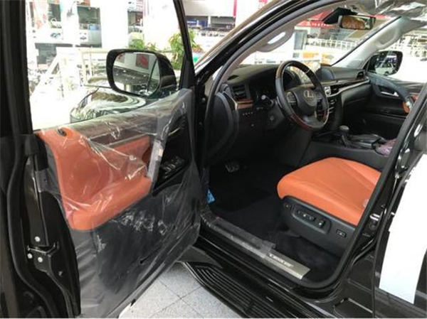 雷克萨斯LX570 7×24H销售热线：133-8998-2878刘经理（同微信）