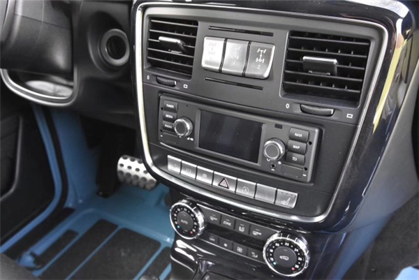 奔驰G350d销售电话：13389982878刘经理