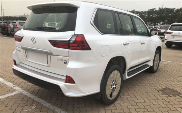 雷克萨斯LX570销售电话：13389982878刘经理