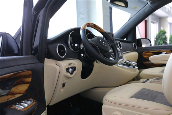 奔驰V250销售电话：13389982878刘经理