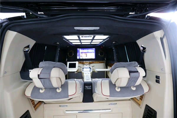 奔驰V250销售电话：13389982878刘经理