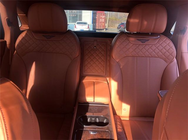 宾利添越销售电话：13389982878刘经理