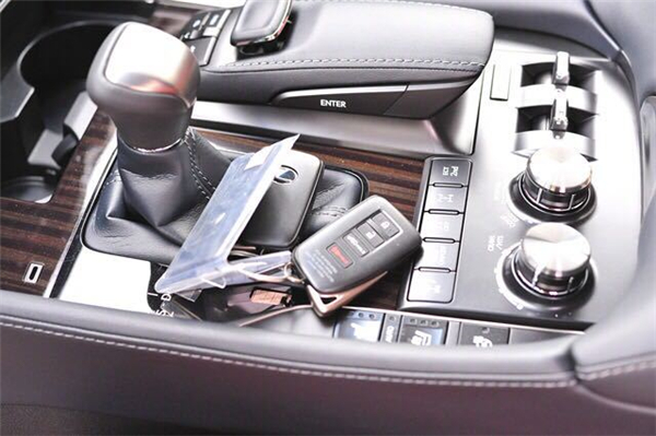 雷克萨斯LX570销售电话：13389982878刘经理