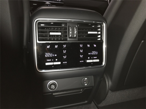 保时捷卡宴销售电话：13389982878刘经理