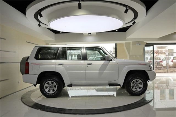 日产途乐Y61中东版销售电话：13312185430刘经理