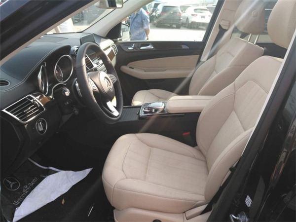 奔驰GLS450销售电话：13389982878刘经理