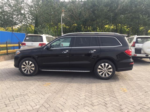 奔驰GLS450销售电话：13389982878刘经理