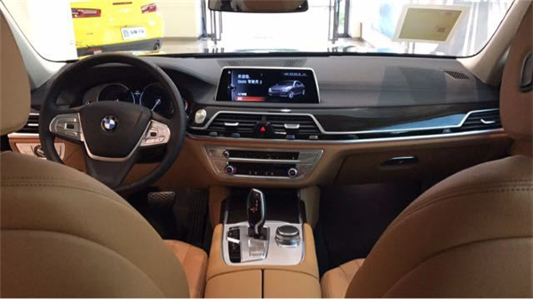 宝马7系 7×24H销售热线：133-8998-2878刘经理（同微信）