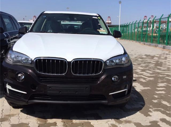 宝马X5柴油版销售电话：13389982878刘经理