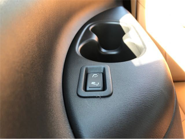 日产尼桑途乐Y62销售电话：13389982878刘经理