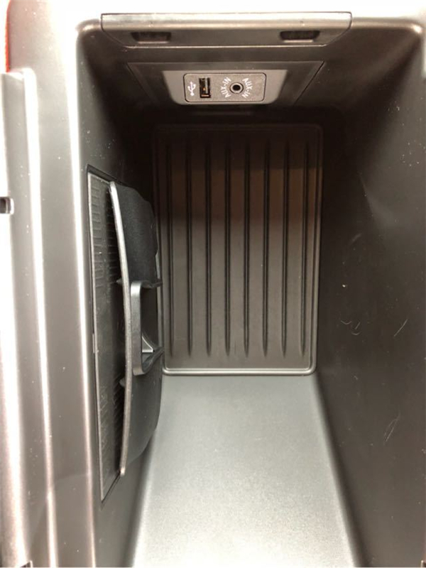 宝马X6销售电话：13389982878刘经理