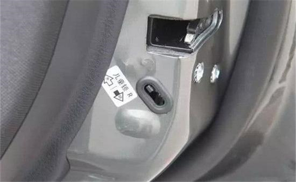 日产途乐5.6L销售电话:13389982878刘经理 d8df8f04057385b1.jpg