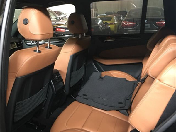 奔驰GLS450销售电话：13389982878刘经理