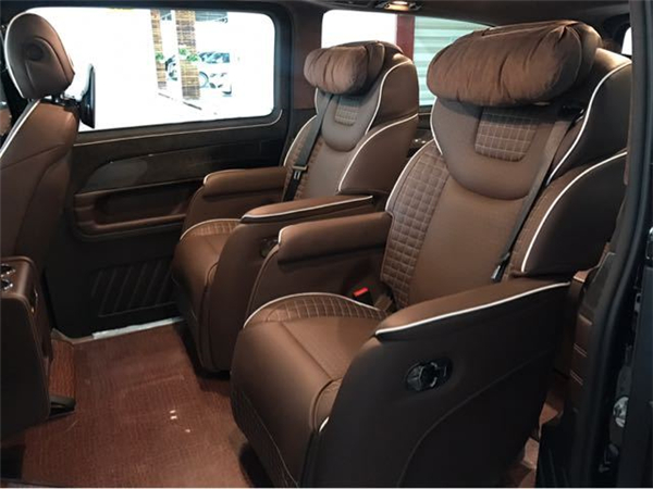 奔驰V250销售电话：13389982878刘经理