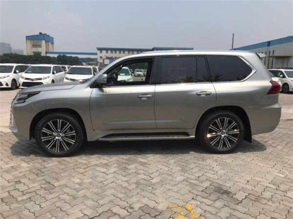 雷克萨斯LX570销售电话：13389982878刘经理