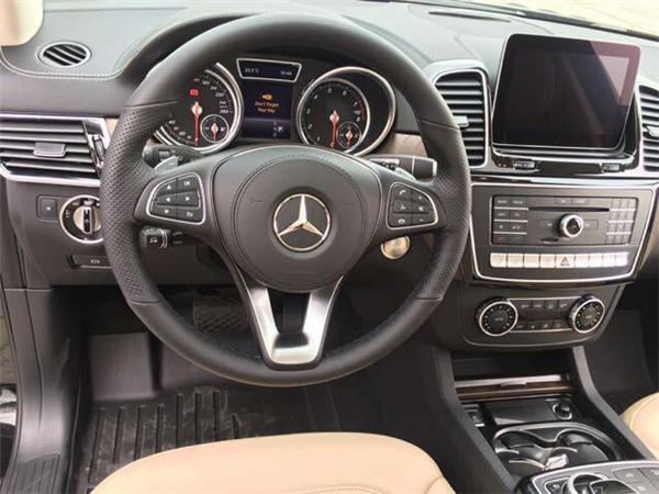 奔驰GLS450销售电话：13389982878刘经理